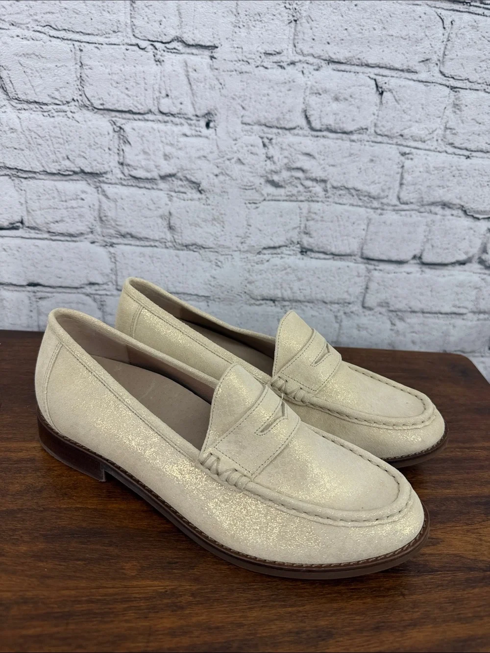 Vionic Waverly Cream Shimmer Suede Penny Loafers Women’s Size 8M (39) NWOB